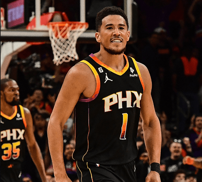 魔术横扫步行者，布克刷新纪录