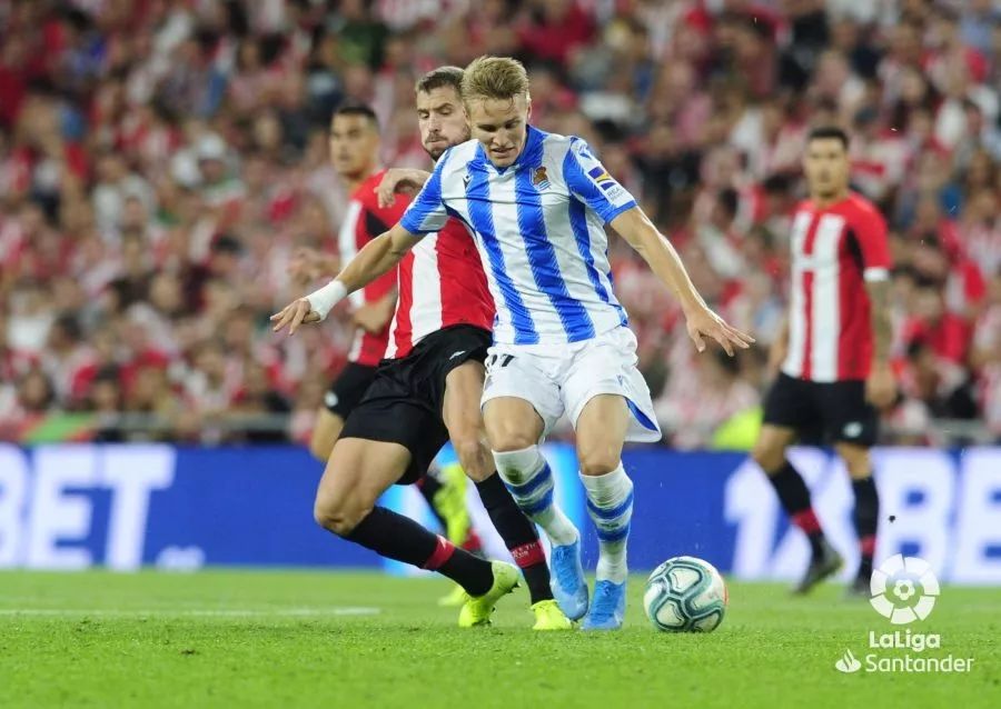 瑞士碾压哥伦比亚,奥亚尔萨瓦尔统治全场 瑞士碾压哥伦比亚,奥亚尔萨瓦尔统治全场