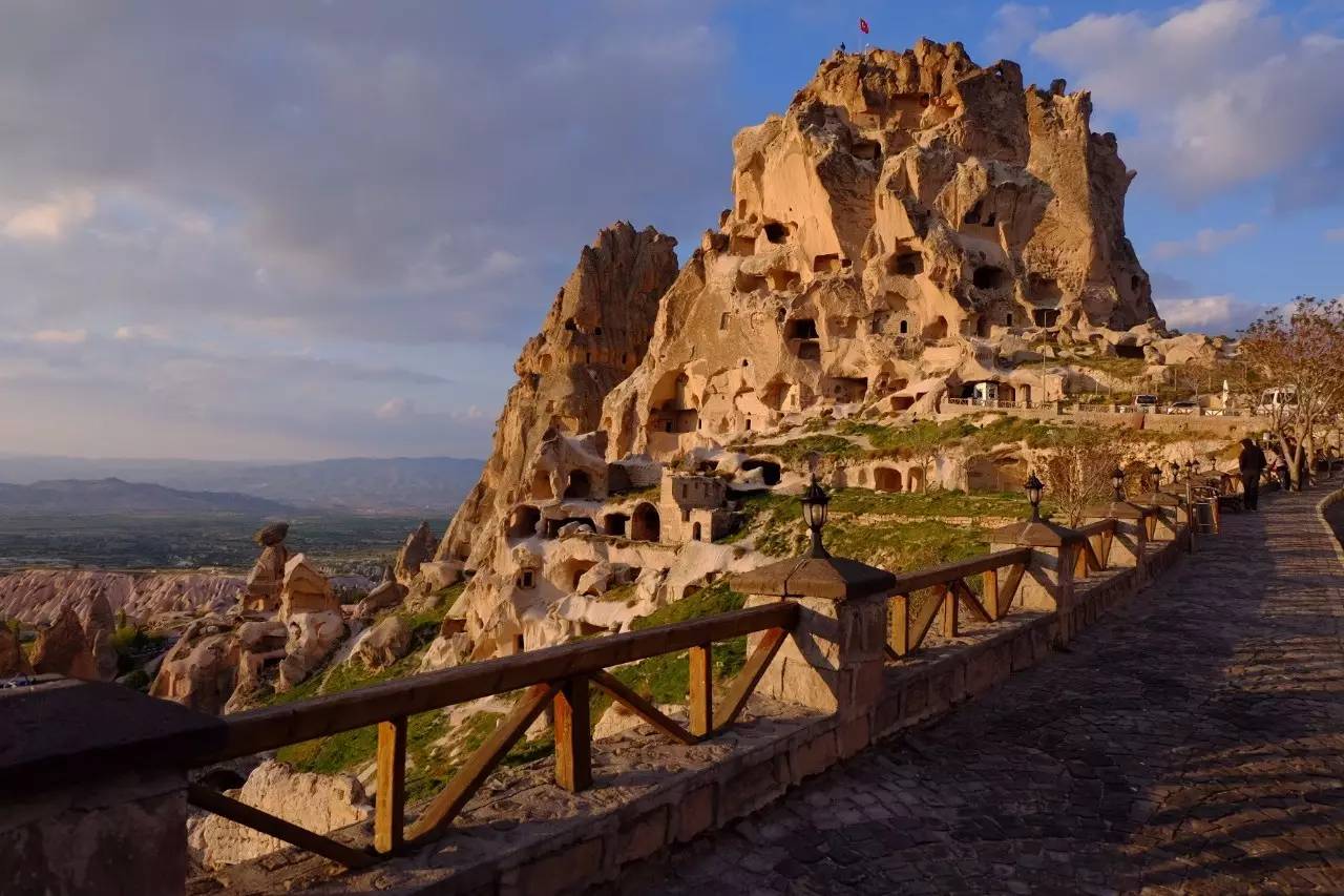 英格兰力克土耳其，阿圭罗惊艳四座