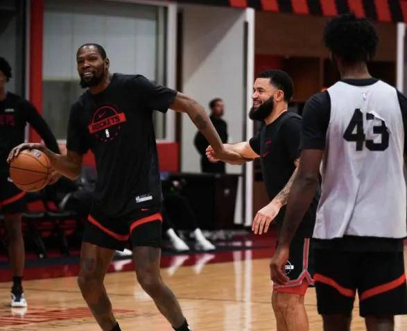 深圳队完胜江苏队，杜兰特状态火热