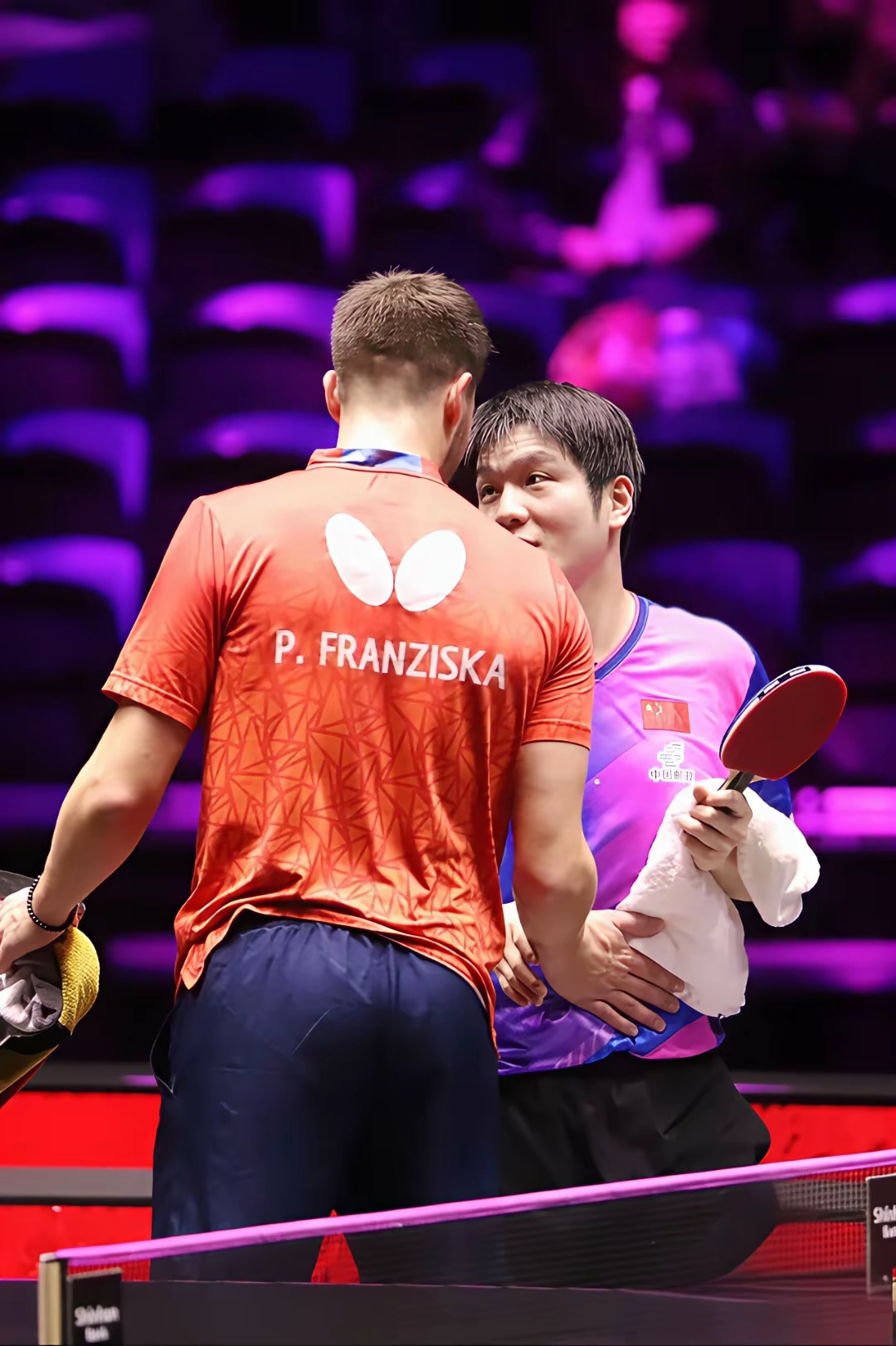 德国队碾压英格兰队,樊振东惊艳四座 德国队碾压英格兰队,樊振东惊艳四座