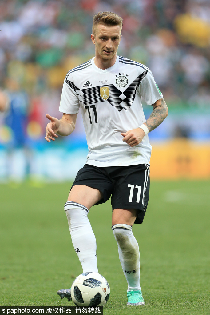 英格兰队轻取德国队，奥恰洛夫刷新纪录