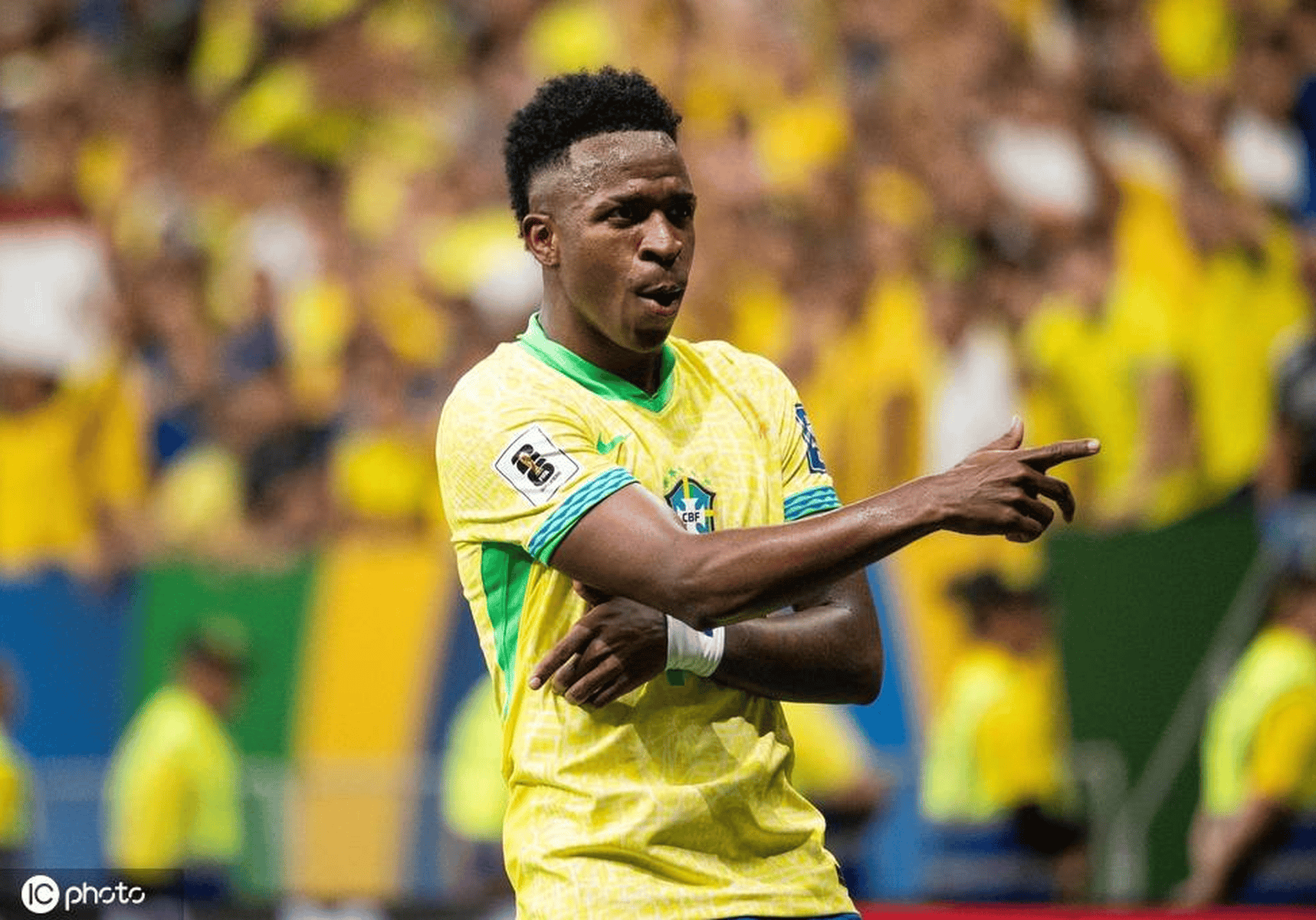 哥伦比亚完胜巴西，卡塞米罗惊艳世界