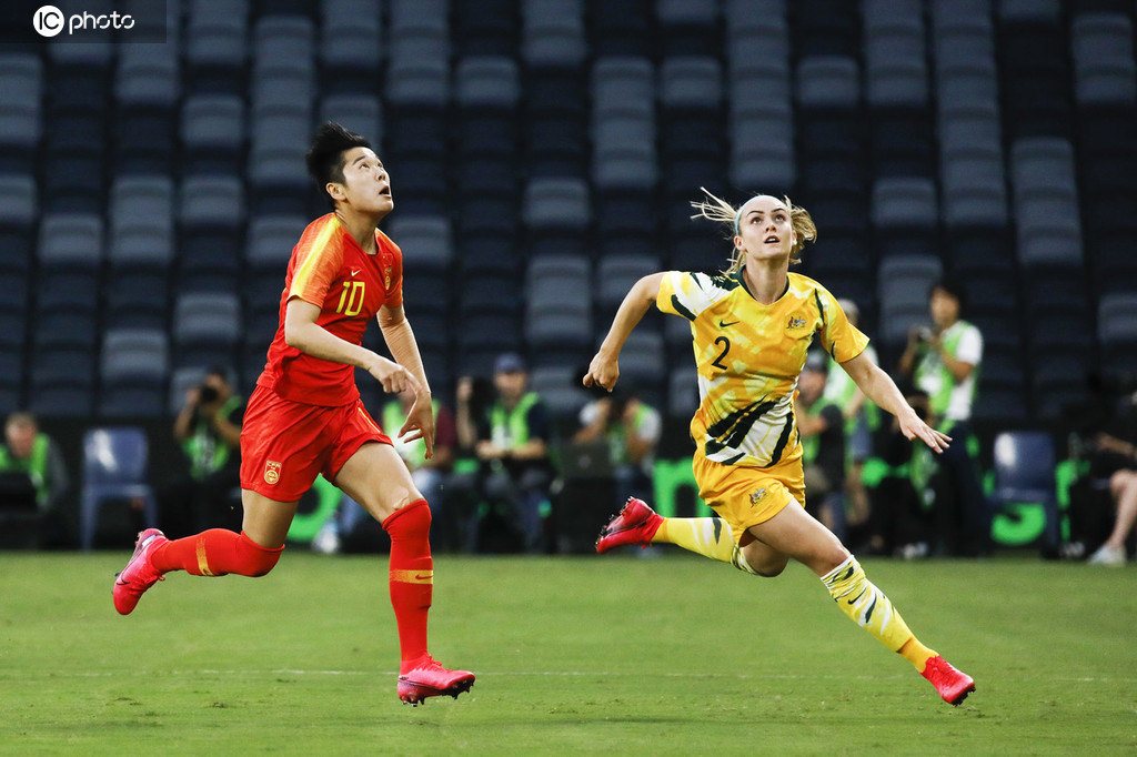 开云体育下载-澳大利亚女足球员在比赛中闪耀光芒