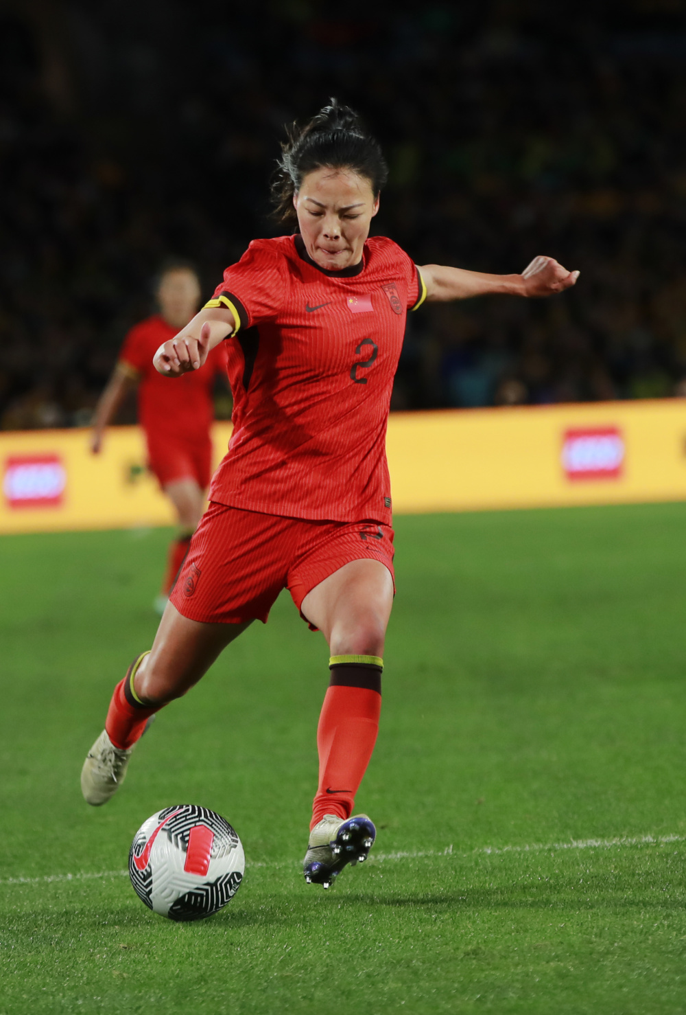 澳大利亚女足球员在比赛中闪耀光芒