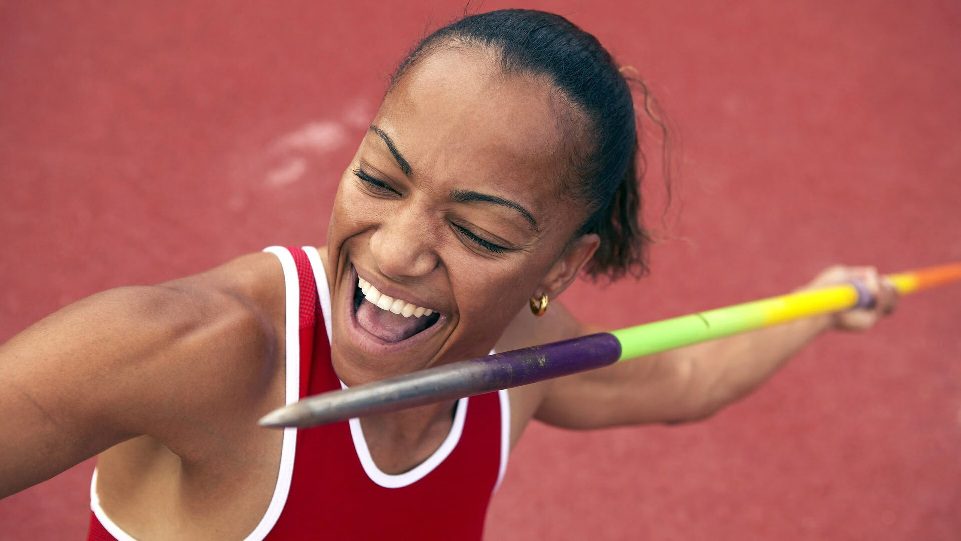 布克关键三分定乾坤，快船速胜马刺展露冠军相